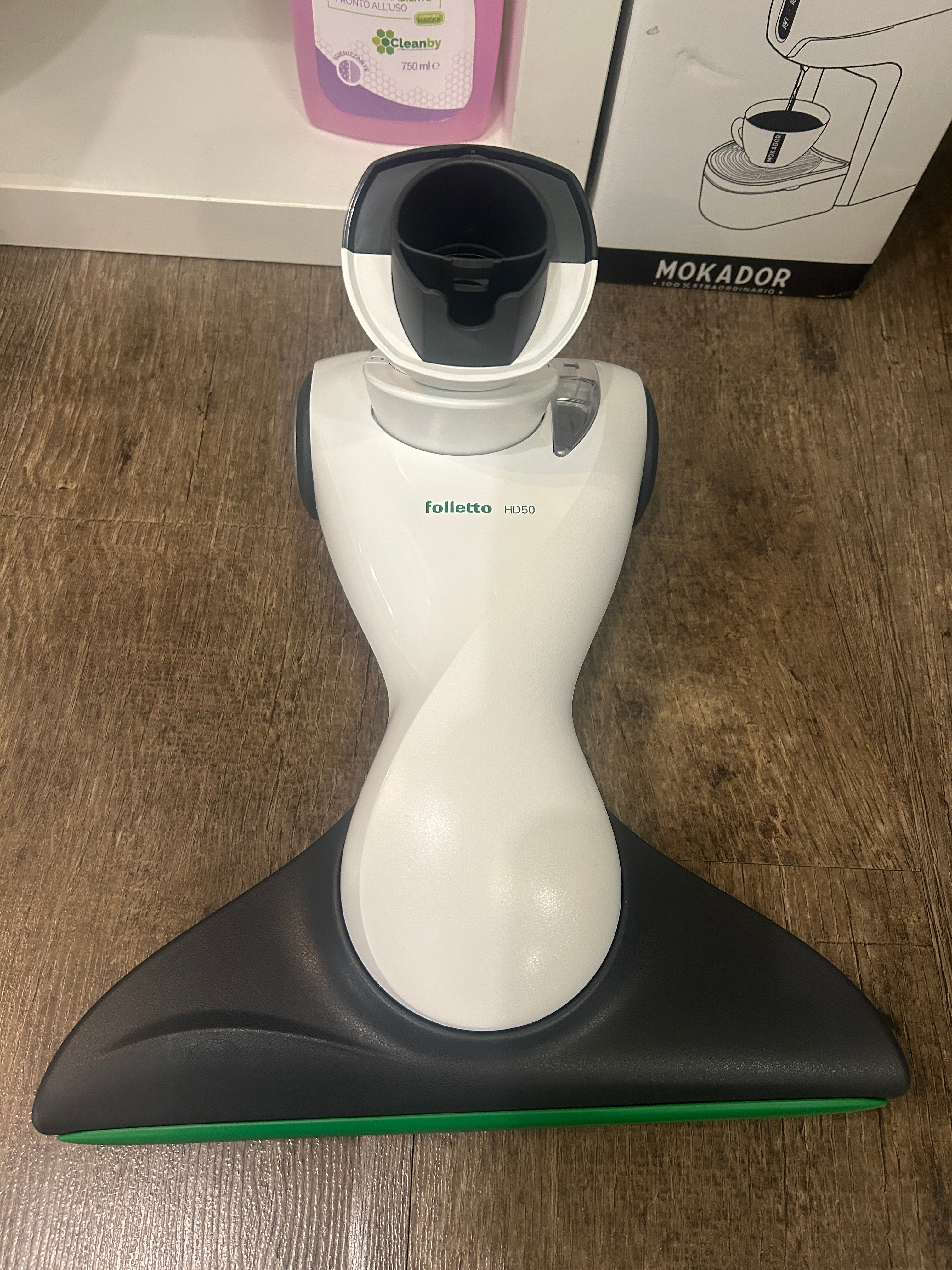 Dettaglio della spazzola snodata HD50 originale Vorwerk per Folletto VK150, ideale per angoli e sotto i mobili