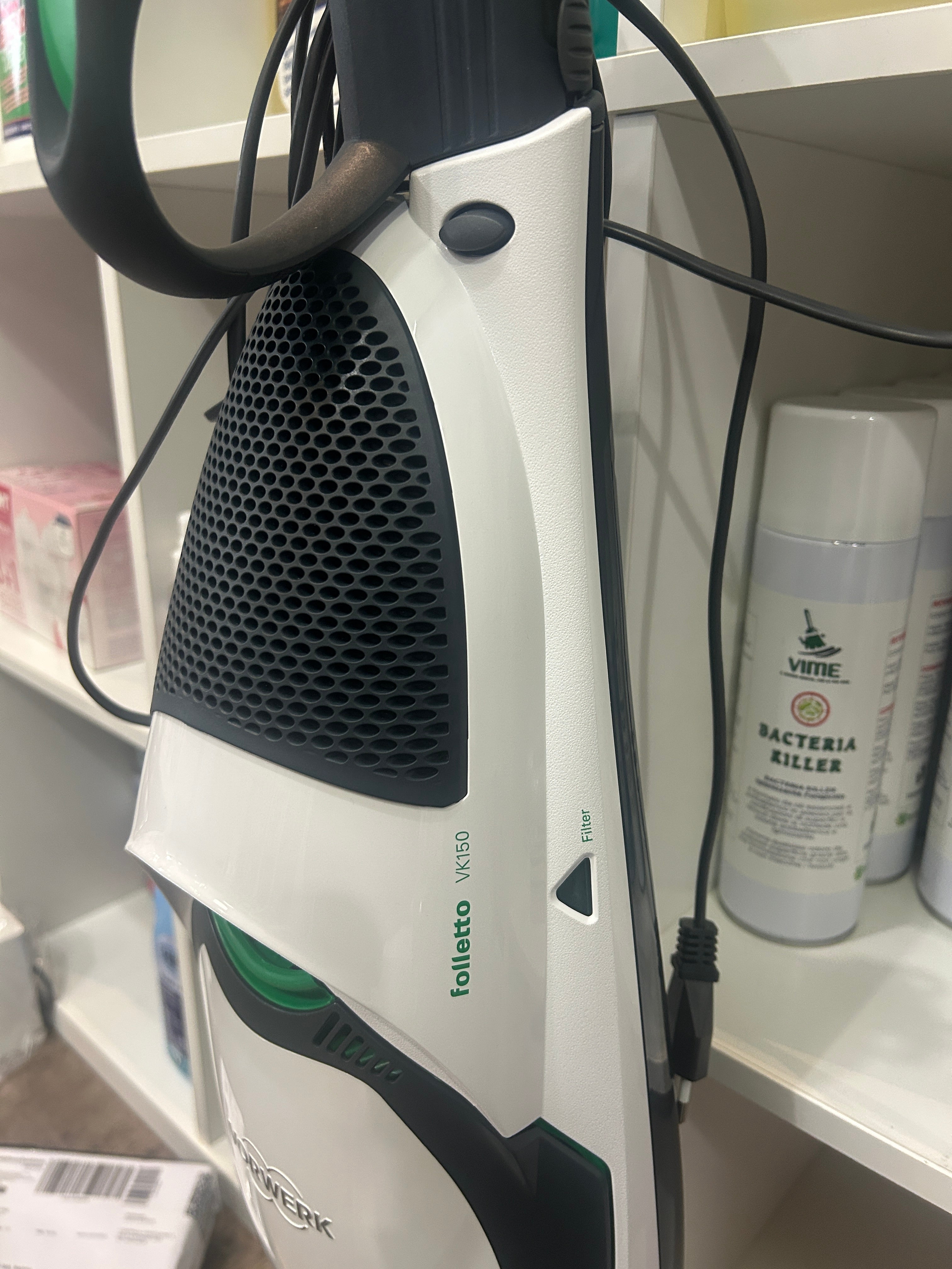 Aspirapolvere Vorwerk Folletto VK150 ricondizionato, vista completa dell'apparecchio con spazzola HD50 montata